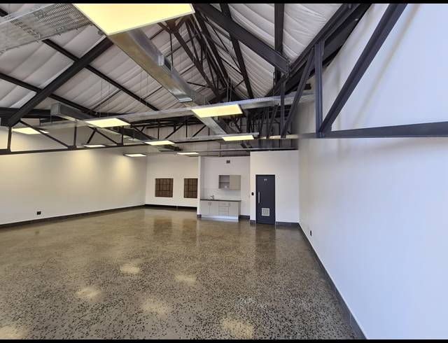 1,756M² WAREHOUSE TO LET IN RIVERSANDS